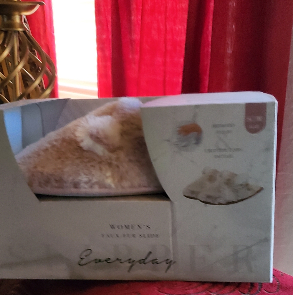Cozy Soft Memory Foam House Shoes Size 6-8 women's